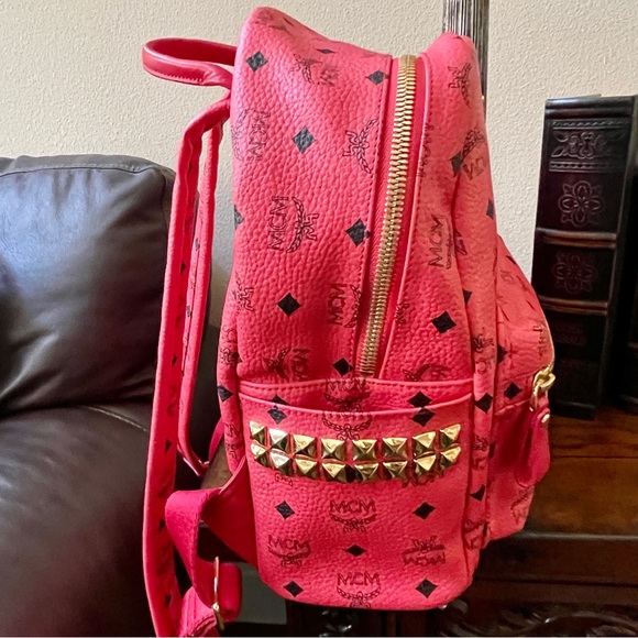 👛 SALE “MCM” 100% Authentic Visetos Side Stud Stark Backpack Red - Picture 10 of 10